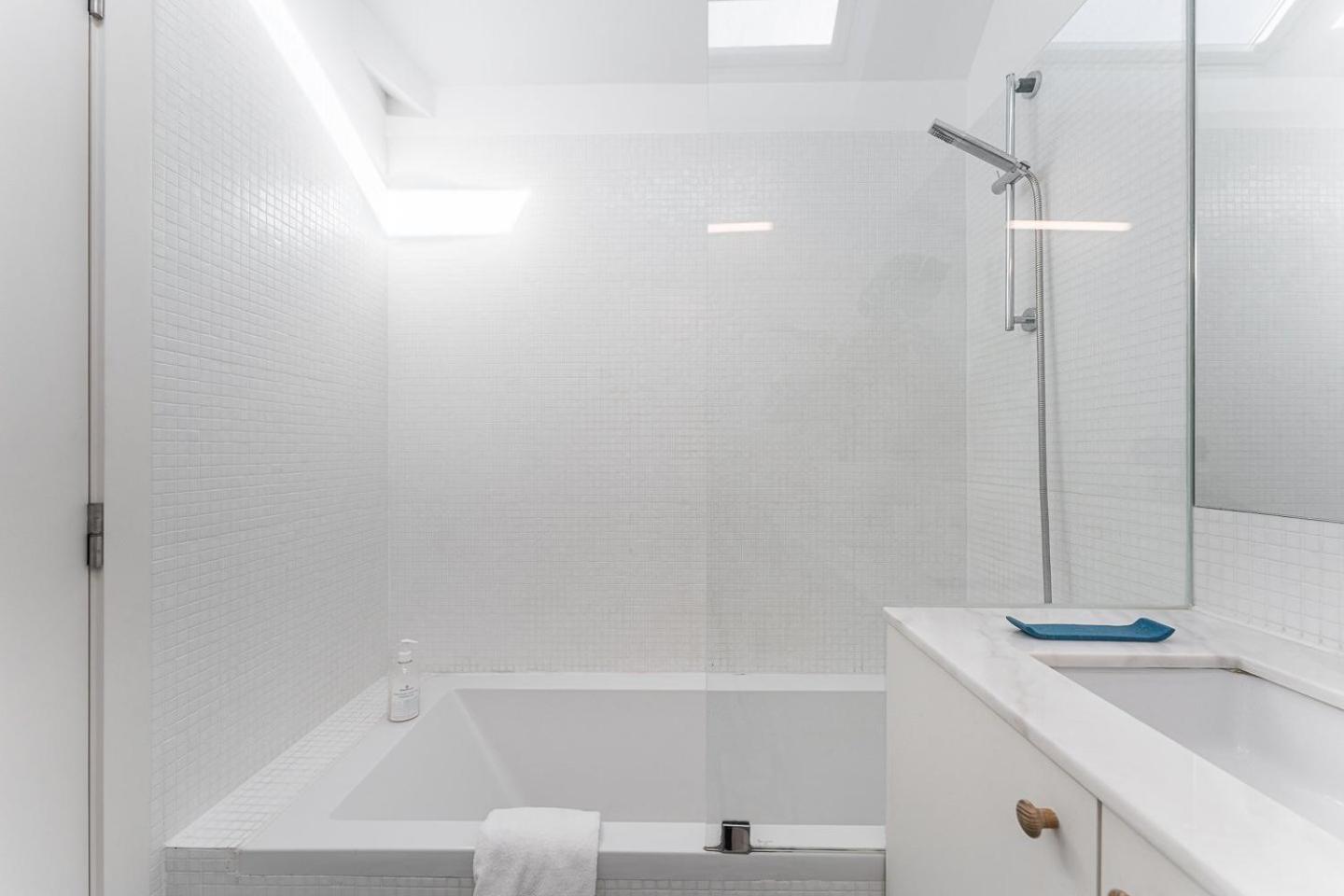 Guestready - Spacious And Modern Apt W/ Skylight Porto Eksteriør billede